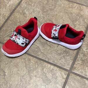 Under Armour Red and White Sneakers Sporty Low-Top Design